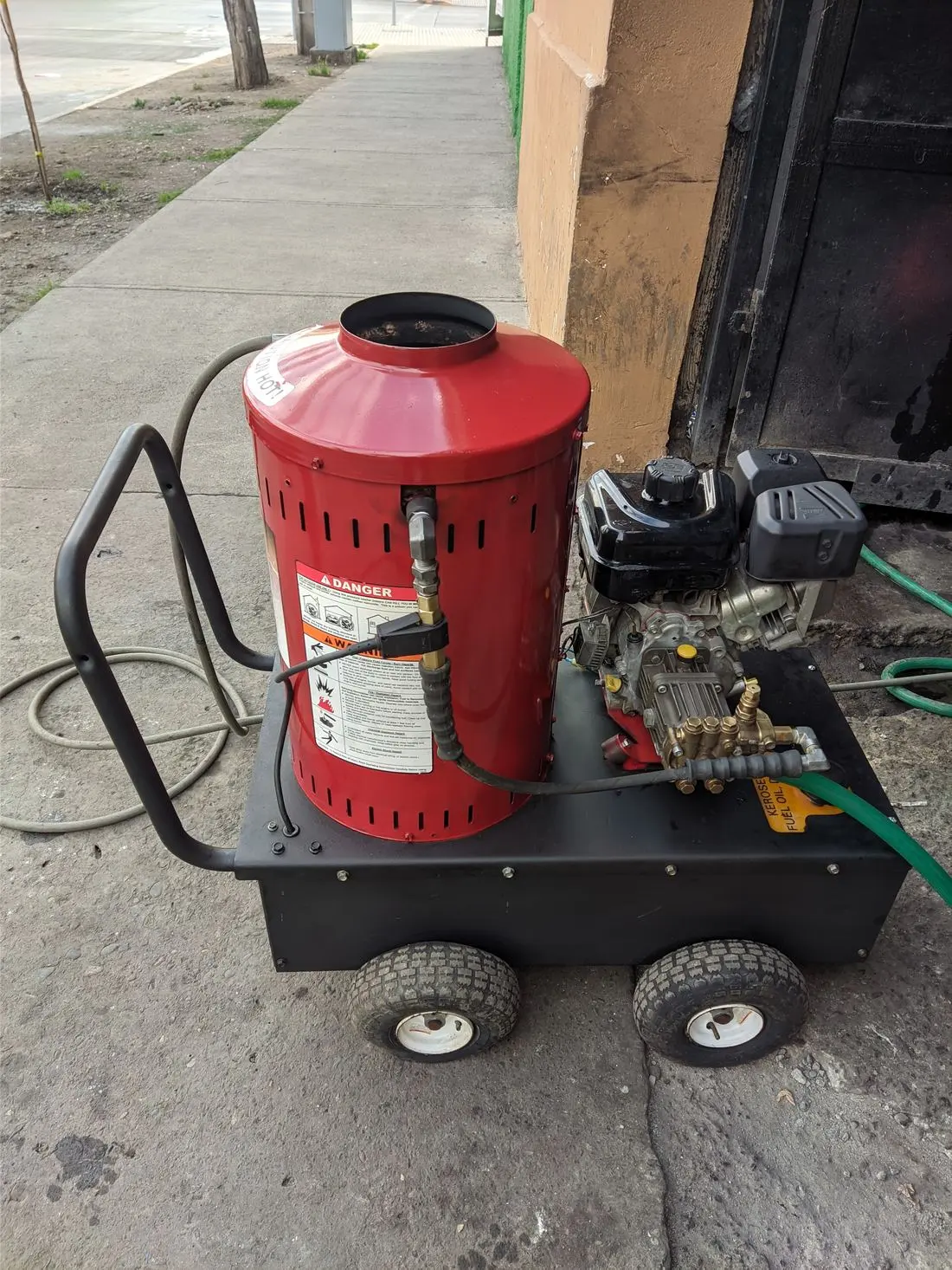 Hidrolavadora industrial de agua caliente reparada por SERVIMEK