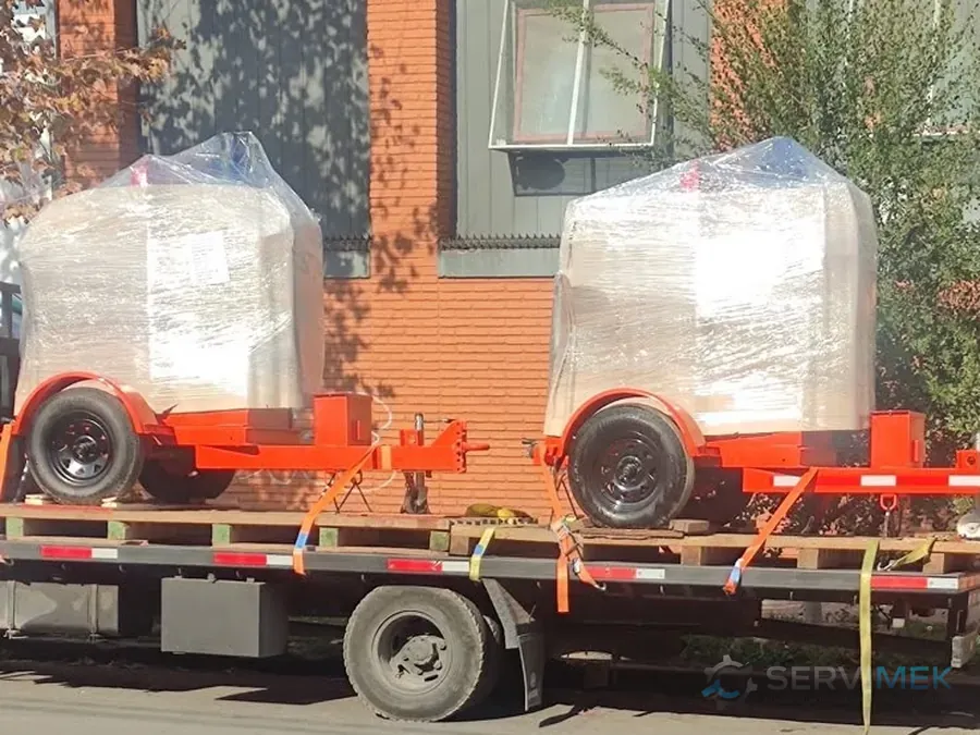 Dos motobombas Godwin reparadas por SERVIMEK, embaladas sobre camión para su despacho