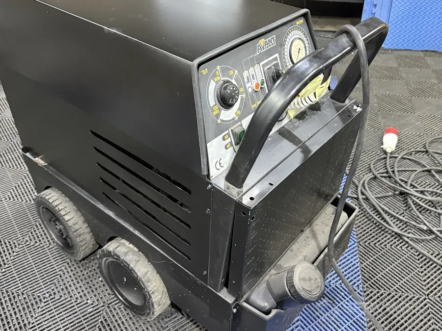 Hidrolavadora eléctrica de agua caliente reparado en el taller de SERVIMEK