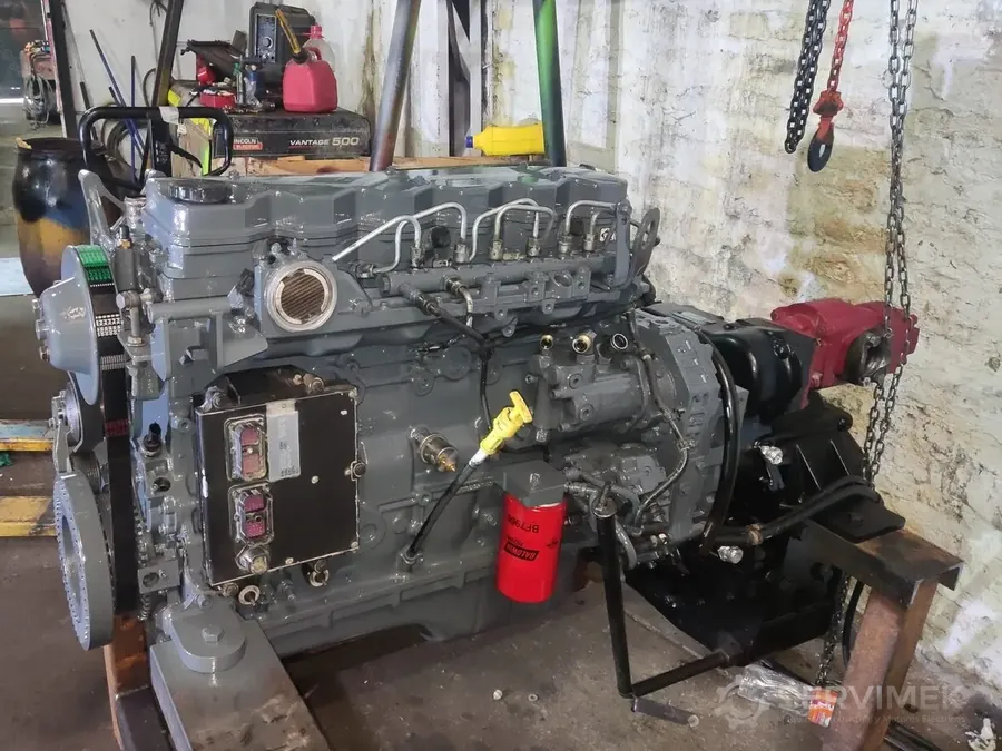 Motor de grúa horquilla de 18 t reparado en el taller de SERVIMEK