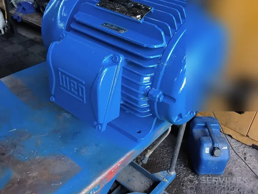 Motor eléctrico WEG reparado en el taller de SERVIMEK