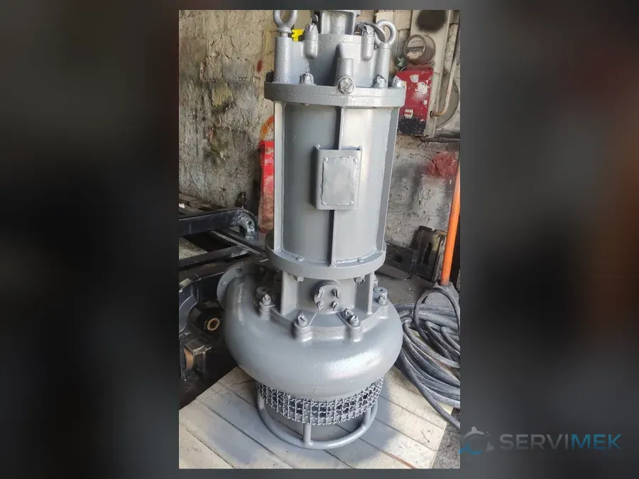 Bomba sumergible Tsurumi de 50 HP reparada en el taller de SERVIMEK