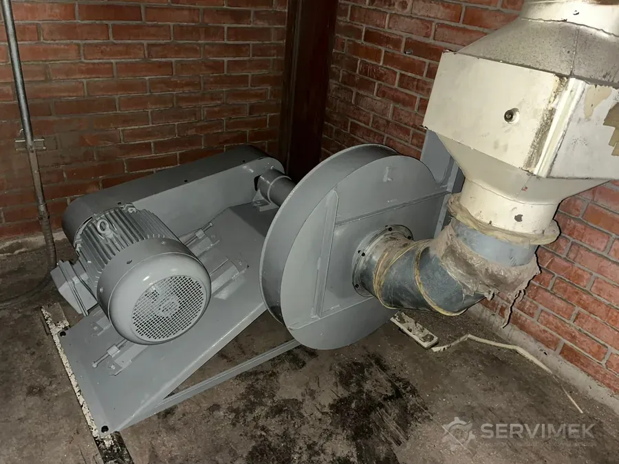 Ventilador centrífugo con motor reparado en el taller de SERVIMEK