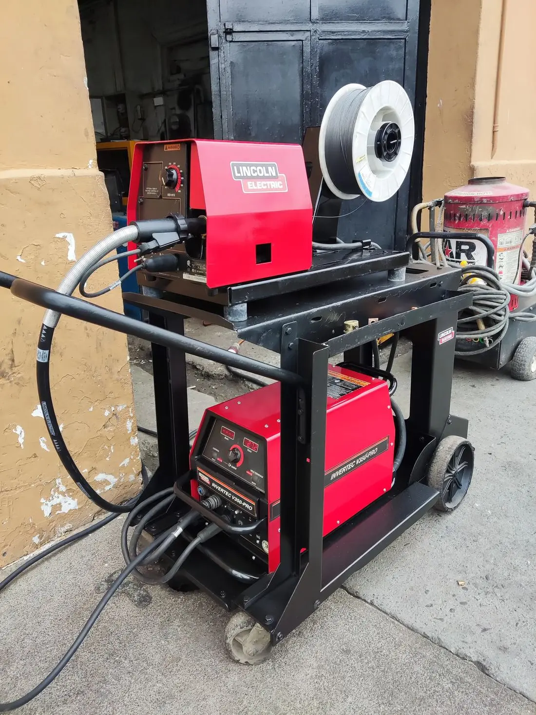 Soldadora industrial Lincoln reparada por SERVIMEK